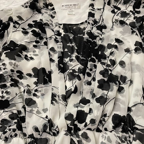 Brownstone Studio Black & White Dress, PL - Picture 2 of 8